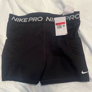 COPY - Nike black & white athletic